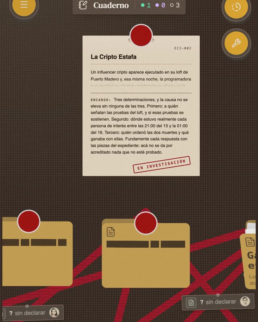Tablero de corcho con el cuaderno del caso, carpetas de evidencia e hilos rojos